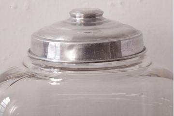 レトロ雑貨　アルミ蓋付き　昭和レトロのエンボス入りガラスビン(ガラス瓶、角瓶)(R-036734)