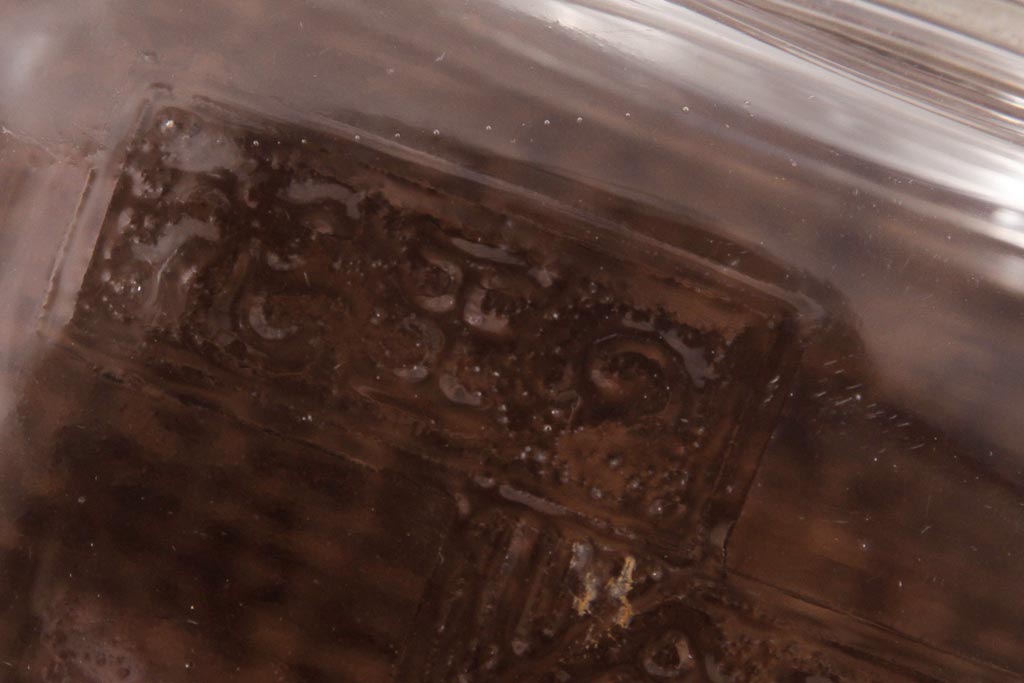 レトロ雑貨　アルミ蓋付き　昭和レトロのエンボス入りガラスビン(ガラス瓶、角瓶)(R-036734)