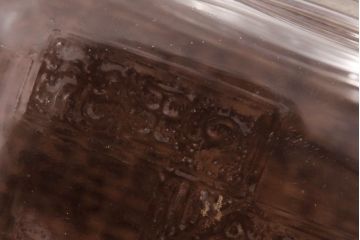 レトロ雑貨　アルミ蓋付き　昭和レトロのエンボス入りガラスビン(ガラス瓶、角瓶)(R-036734)