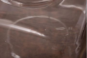 レトロ雑貨　アルミ蓋付き　昭和レトロのエンボス入りガラスビン(ガラス瓶、角瓶)(R-036734)