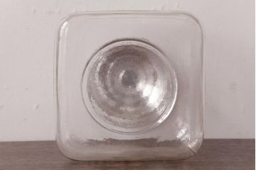 レトロ雑貨　アルミ蓋付き　昭和レトロのエンボス入りガラスビン(ガラス瓶、角瓶)(R-036734)