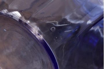 レトロ雑貨　ブルーが爽やかな昭和レトロの小振りなガラスビン(ガラス瓶、角瓶)(R-036735)