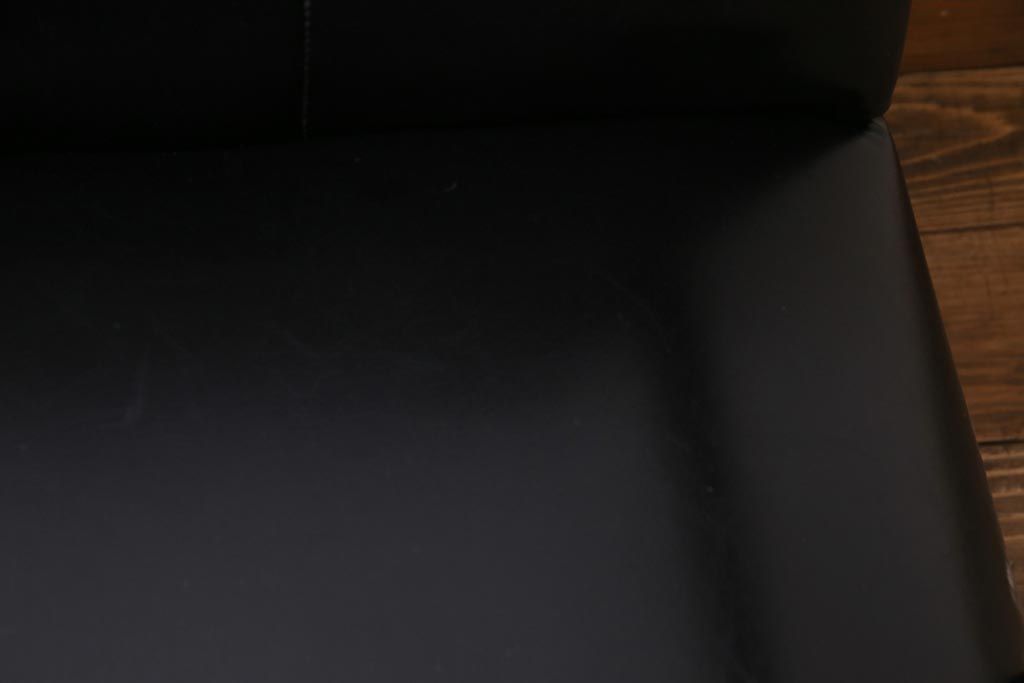 ヴィンテージ家具　日本製　当時物の黒いレザーが渋さ醸し出すソファ(2.5人掛けソファ、ビンテージ)