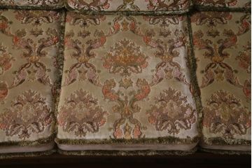 ヴィンテージ家具　イギリスビンテージ　ERCOL(アーコール)　シックなカントリースタイルに合う3人掛けソファ(アームソファ)(R-036741)