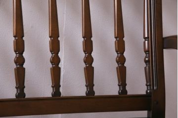 ヴィンテージ家具　イギリスビンテージ　ERCOL(アーコール)　シックなカントリースタイルに合う3人掛けソファ(アームソファ)(R-036741)