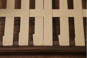 ヴィンテージ家具　イギリスビンテージ　ERCOL(アーコール)　シックなカントリースタイルに合う3人掛けソファ(アームソファ)(R-036741)