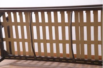 ヴィンテージ家具　イギリスビンテージ　ERCOL(アーコール)　シックなカントリースタイルに合う3人掛けソファ(アームソファ)(R-036741)