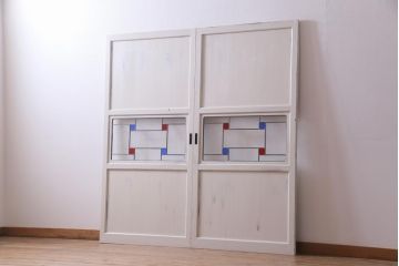 アンティーク建具　ラフジュ工房オリジナルステンドグラス　結霜ガラス・モールガラス入り　アンティークペイントに色ガラスが映える板戸2枚セット(建具、引き戸、ガラス帯戸)(R-036742)