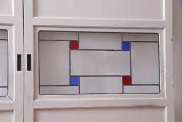アンティーク建具　ラフジュ工房オリジナルステンドグラス　結霜ガラス・モールガラス入り　アンティークペイントに色ガラスが映える板戸2枚セット(建具、引き戸、ガラス帯戸)(R-036742)