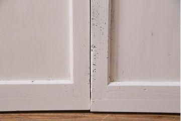 アンティーク建具　ラフジュ工房オリジナルステンドグラス　結霜ガラス・モールガラス入り　アンティークペイントに色ガラスが映える板戸2枚セット(建具、引き戸、ガラス帯戸)(R-036742)