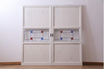 アンティーク建具　ラフジュ工房オリジナルステンドグラス　結霜ガラス・モールガラス入り　アンティークペイントに色ガラスが映える板戸2枚セット(建具、引き戸)