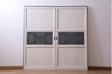 アンティーク建具　ラフジュ工房オリジナルステンドグラス　結霜ガラス・モールガラス入り　アンティークペイントに色ガラスが映える板戸2枚セット(建具、引き戸)