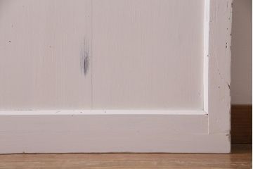 アンティーク建具　ラフジュ工房オリジナルステンドグラス　結霜ガラス・モールガラス入り　アンティークペイントに色ガラスが映える板戸2枚セット(建具、引き戸)