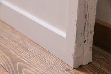 アンティーク建具　ラフジュ工房オリジナルステンドグラス　結霜ガラス・モールガラス入り　アンティークペイントに色ガラスが映える板戸2枚セット(建具、引き戸)