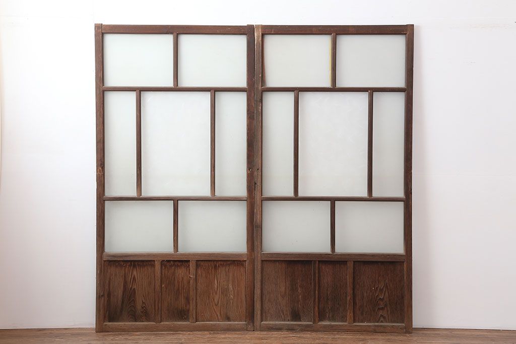 アンティーク建具　昭和初期　シンプルな木製フレームのガラス戸2枚セット　(R-036747)