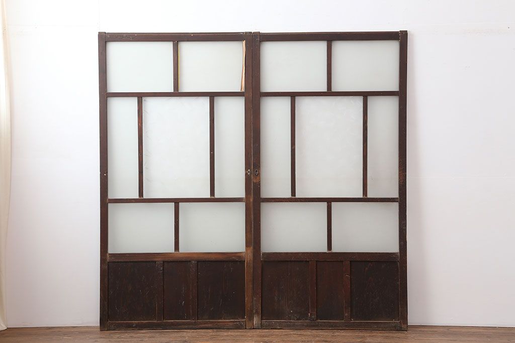 アンティーク建具　昭和初期　シンプルな木製フレームのガラス戸2枚セット　(R-036747)