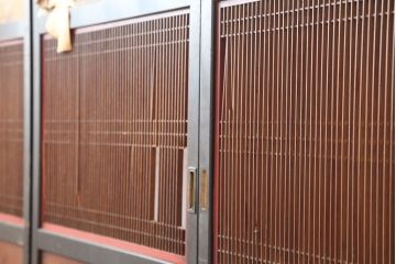 アンティーク建具　和製アンティーク　明治大正期　ケヤキ材一枚板　上手物の格子帯戸4枚セット(引き戸、建具)(R-036755)