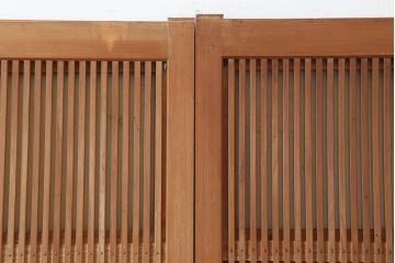 アンティーク建具　和製アンティーク　腰板ケヤキ材　裏ガラス入り　桟が存在感を放つ格子戸2枚セット(引き戸、建具)(R-036768)
