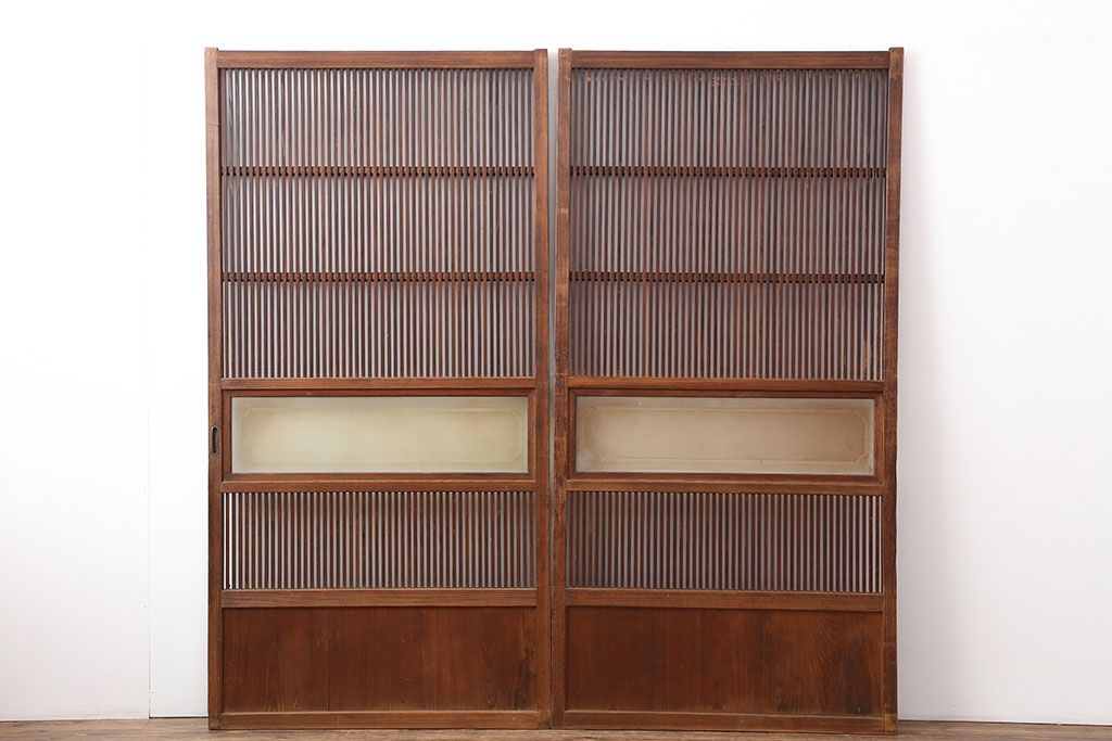 アンティーク建具　和製アンティーク　昭和初期　桟が存在感を放つ格子戸2枚セット(ガラス帯戸、引き戸、建具)(R-036770)