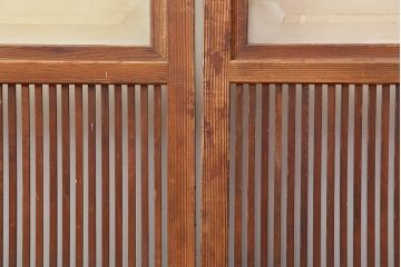 アンティーク建具　和製アンティーク　昭和初期　桟が存在感を放つ格子戸2枚セット(ガラス帯戸、引き戸、建具)(R-036770)