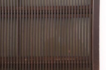 アンティーク建具　腰板ケヤキ材　裏ガラス入り　和の雰囲気高める格子戸2枚セット(ガラス帯戸、引き戸、建具)(R-036783)