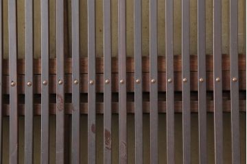 アンティーク建具　腰板ケヤキ材　裏ガラス入り　和の雰囲気高める格子戸2枚セット(ガラス帯戸、引き戸、建具)(R-036783)