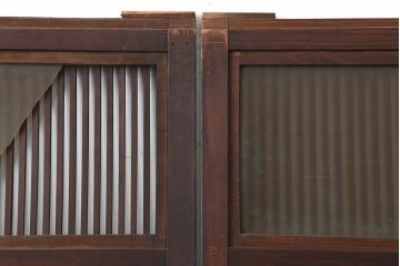 アンティーク建具　腰板ケヤキ材　裏ガラス入り　和の雰囲気高める格子戸2枚セット(ガラス帯戸、引き戸、建具)(R-036783)