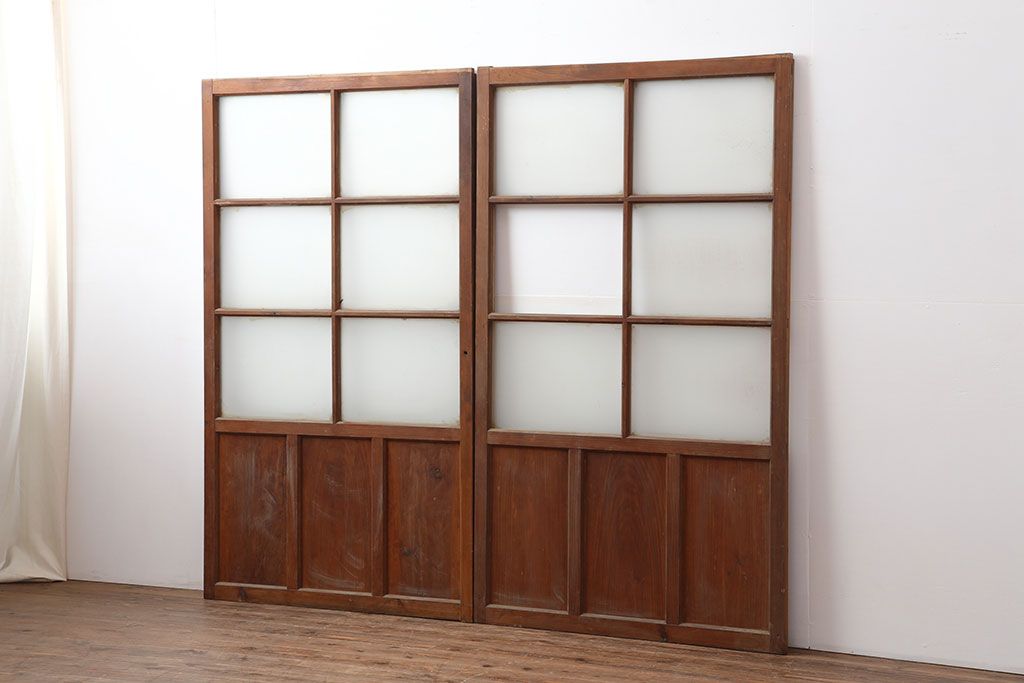 アンティーク建具　昭和初期　レトロな雰囲気が魅力の大きな窓2枚セット　(R-036791)