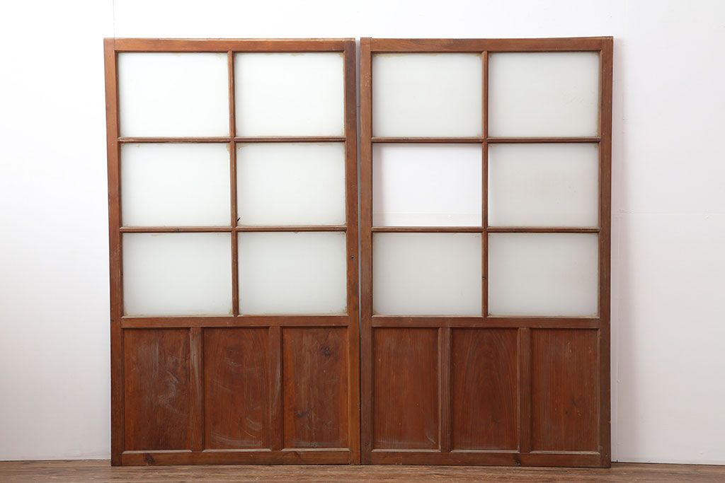 アンティーク建具　昭和初期　レトロな雰囲気が魅力の大きな窓2枚セット　(R-036791)