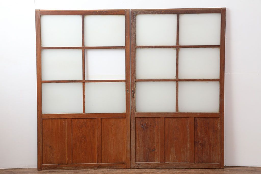 アンティーク建具　昭和初期　レトロな雰囲気が魅力の大きな窓2枚セット　(R-036791)