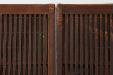 アンティーク建具　大正昭和初期　裏障子付き　縦桟が品のある雰囲気醸し出す格子戸2枚セット(ガラス帯戸、建具、引き戸)(R-036792)