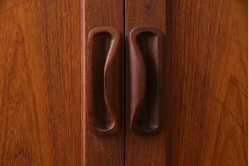 ビンテージ家具　北欧ヴィンテージ　チーク材　G-plan(ジープラン)　スタイリッシュなサイドボード(サイドキャビネット)(R-036795)