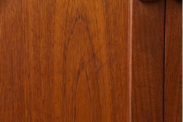 ビンテージ家具　北欧ヴィンテージ　チーク材　G-plan(ジープラン)　スタイリッシュなサイドボード(サイドキャビネット)(R-036795)