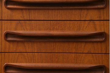 ビンテージ家具　北欧ヴィンテージ　チーク材　G-plan(ジープラン)　スタイリッシュなサイドボード(サイドキャビネット)(R-036795)