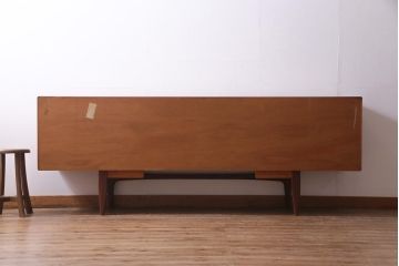 ビンテージ家具　北欧ヴィンテージ　チーク材　G-plan(ジープラン)　スタイリッシュなサイドボード(サイドキャビネット)(R-036795)