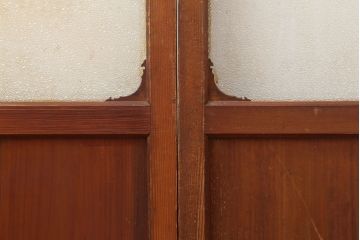 アンティーク建具　木味が魅力のレトロなガラス戸2枚セット　(R-036801)