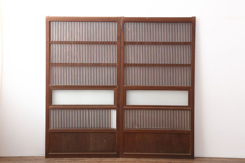 アンティーク建具　昭和初期　上品な和の空間づくりにおすすめな格子戸2枚セット　(R-036804)