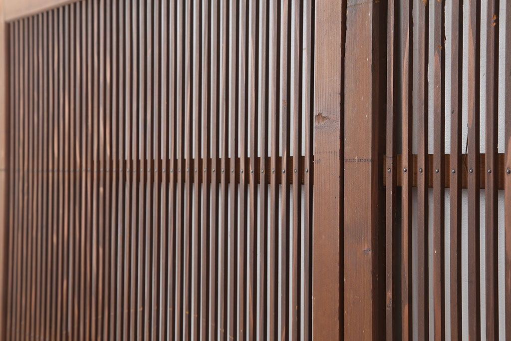 アンティーク建具　昭和初期　上品な和の空間づくりにおすすめな格子戸2枚セット　(R-036804)