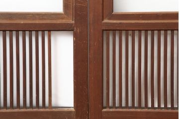 アンティーク建具　昭和初期　上品な和の空間づくりにおすすめな格子戸2枚セット　(R-036804)