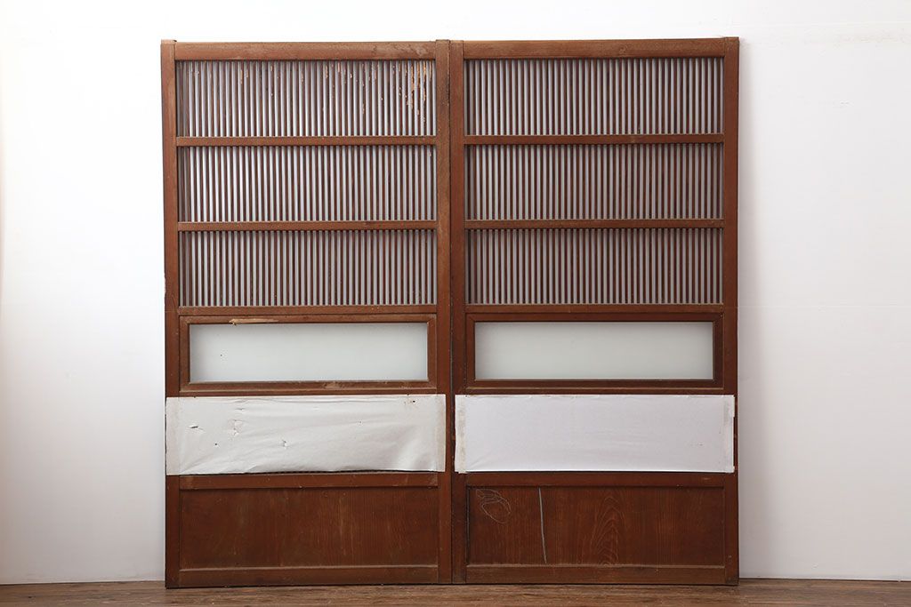 アンティーク建具　昭和初期　上品な和の空間づくりにおすすめな格子戸2枚セット　(R-036804)