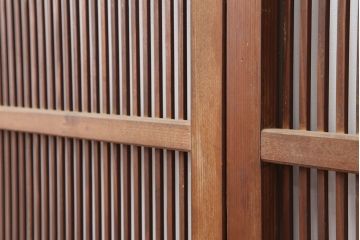 アンティーク建具　昭和初期　上品な和の空間づくりにおすすめな格子戸2枚セット　(R-036804)
