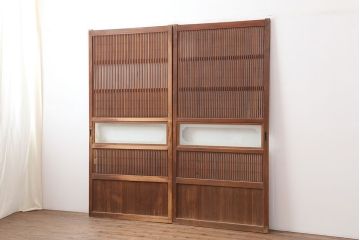 アンティーク建具　昭和初期　裏障子付き　上品な和の空間づくりにおすすめな格子戸2枚セット(障子戸、引き戸)(R-036808)