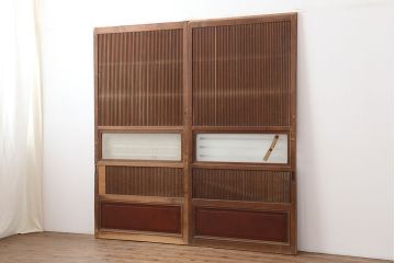 アンティーク建具　裏障子付き　腰板ケヤキ材　上品な和の空間づくりにおすすめな格子戸2枚セット(建具、引き戸)(R-036811)