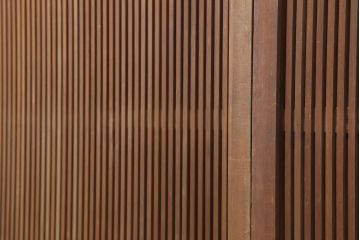 アンティーク建具　裏障子付き　腰板ケヤキ材　上品な和の空間づくりにおすすめな格子戸2枚セット(建具、引き戸)(R-036811)