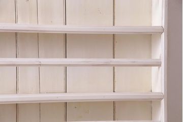 アンティーク家具　フランスアンティーク　パイン材　ホワイトカラーのペイントが魅力的なキャビネット(カップボード、食器棚、収納棚)