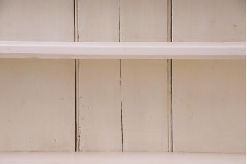 アンティーク家具　フランスアンティーク　パイン材　ホワイトカラーのペイントが魅力的なキャビネット(カップボード、食器棚、収納棚)