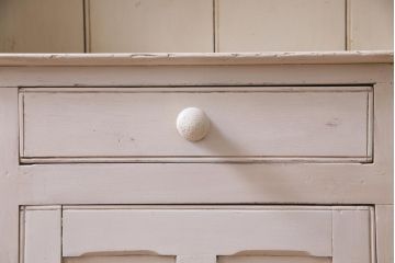 アンティーク家具　フランスアンティーク　パイン材　ホワイトカラーのペイントが魅力的なキャビネット(カップボード、食器棚、収納棚)