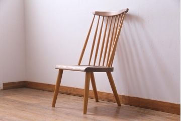 中古　杏詩木　アンディゴ　K&Wチェア　温もり溢れる無垢材が魅力的なダイニングチェア(椅子)