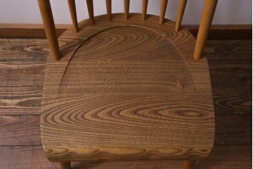 中古　杏詩木　アンディゴ　K&Wチェア　温もり溢れる無垢材が魅力的なダイニングチェア(椅子)