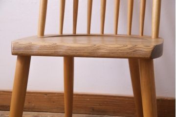 中古　杏詩木　アンディゴ　K&Wチェア　温もり溢れる無垢材が魅力的なダイニングチェア(椅子)
